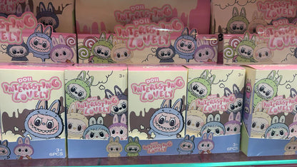 Labubu - سلسلة مفاتيح بشكل وحشي كرتوني ( Random Colours)